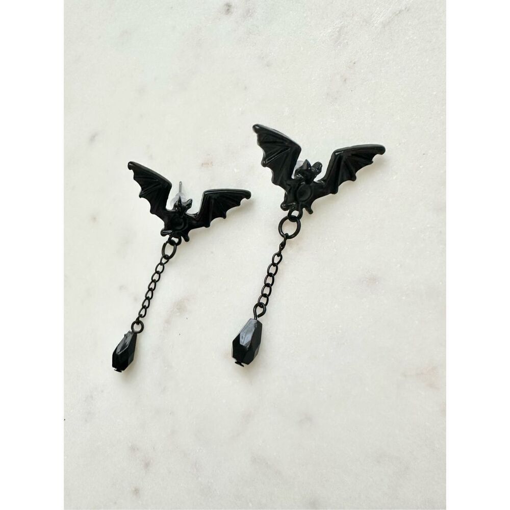 Vampire bat black dangle Halloween earrings